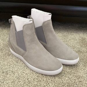 Chrome grey/white Sorel Out N About Slip-on Wedge - size 9.5